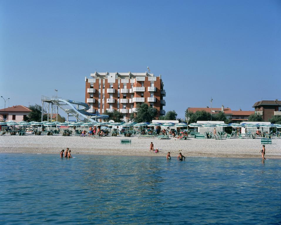 Hotel Continental Fano Kültér fotó