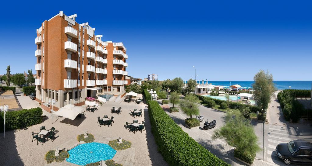 Hotel Continental Fano Kültér fotó