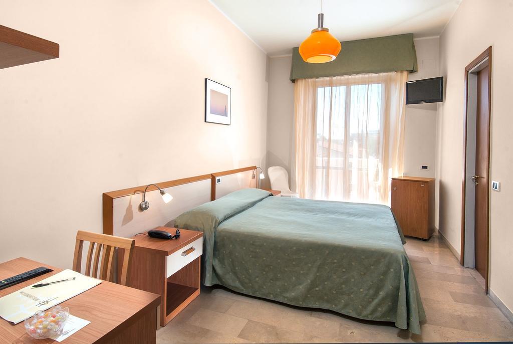Hotel Continental Fano Kültér fotó